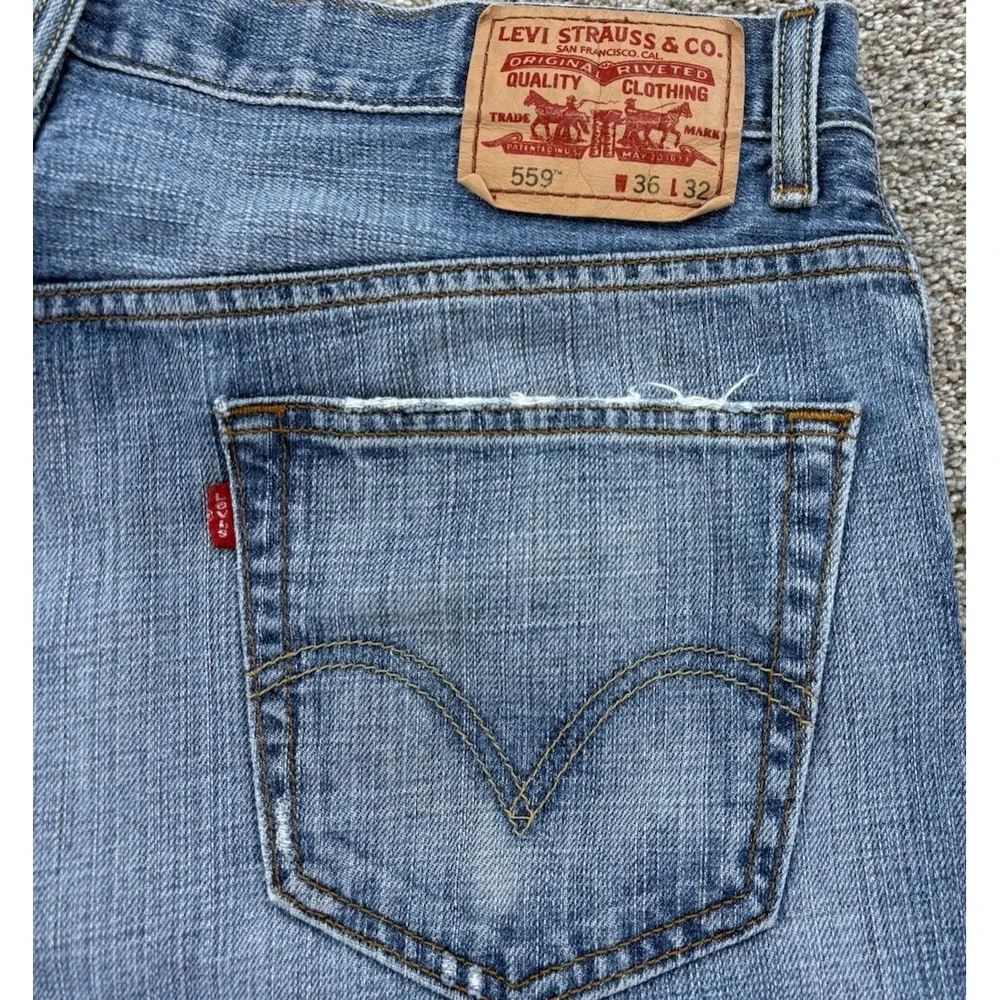 Vintage Levis 559 Jeans Mens 36x32 Blue Relaxed Straight Workworn Light Wash Y2K